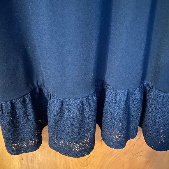 Ruffled hem black dress - Picture 6 of 7